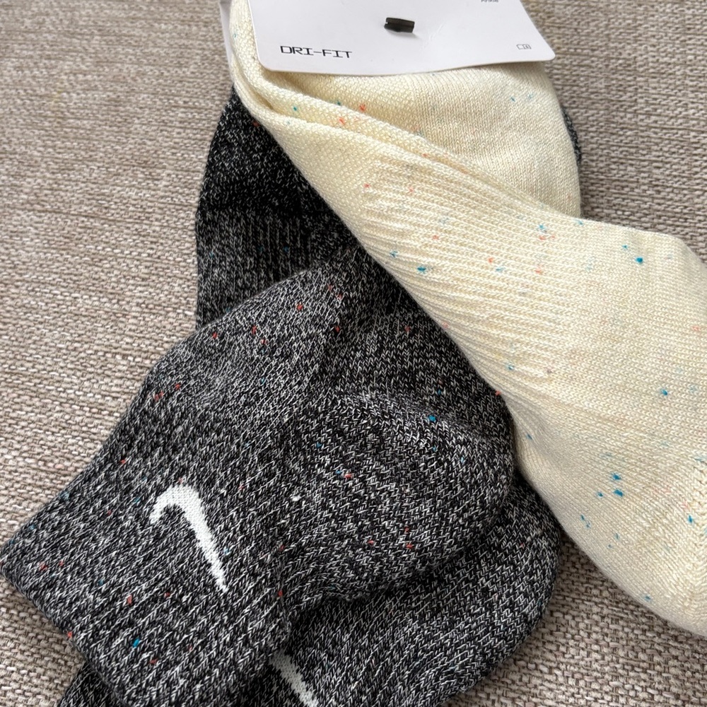 Nike Everyday Plus Socks in Cream and Gray - Picture 3 of 4